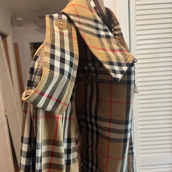 WOMAN’S BURBERRY LONG COLLAR TRENCH COAT - Picture 5 of 10